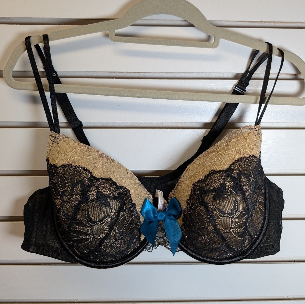Cacique Seriously Sexy Collection Lightly Lined T-shirt Bra Size 44B Black Lace